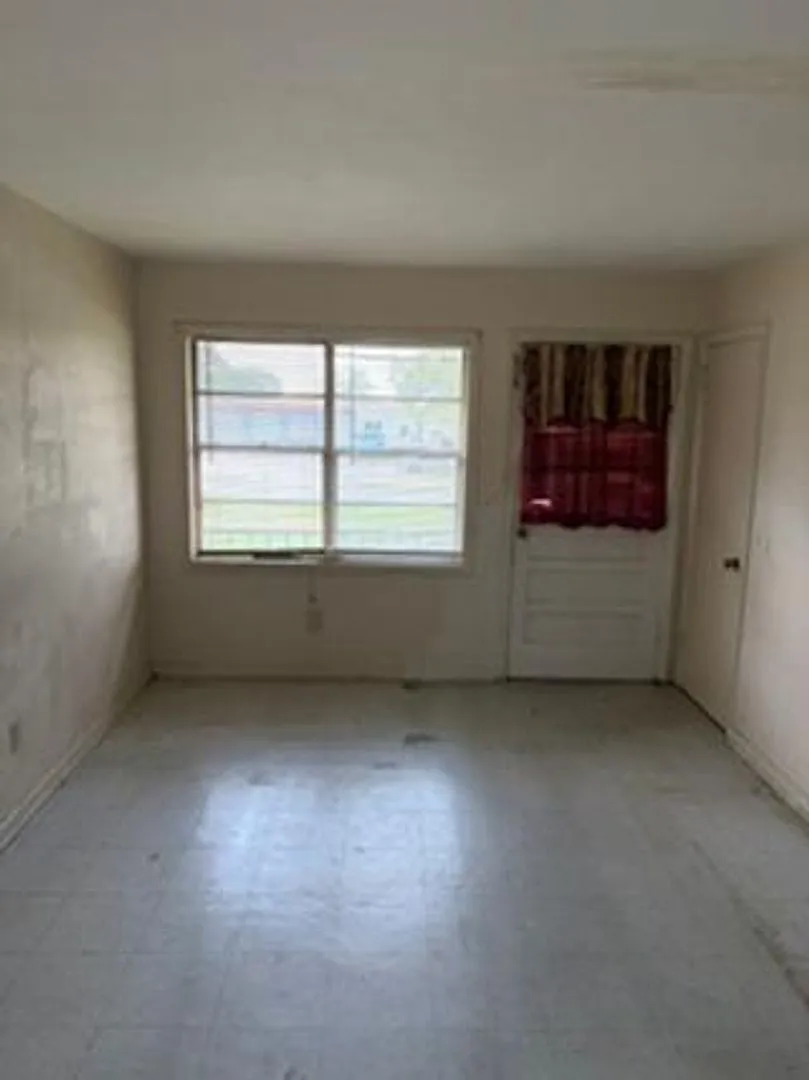 1220 Martin Luther King JR. Apartment #5 — Photo 2