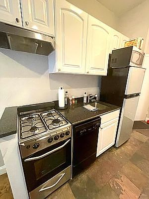 5th image of 83 Leroy St #2