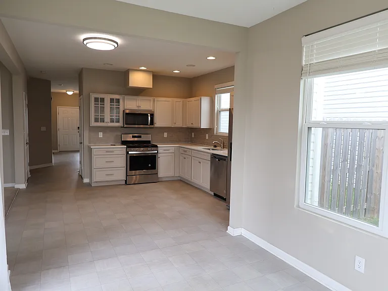 1899 Lakecrest Dr — Photo 23