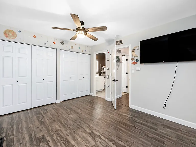 892 Lester Ave — Photo 20