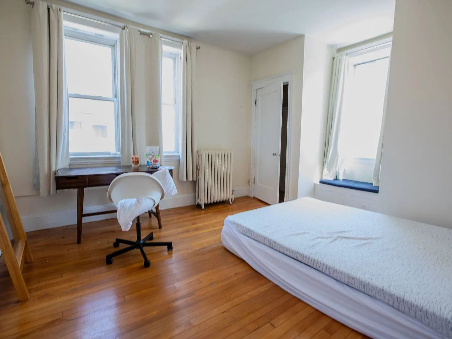 3 Bed, 1 Bath - Two Months Free - Steps From Boston University (Bu) And Coolidge Corner — Photo 3