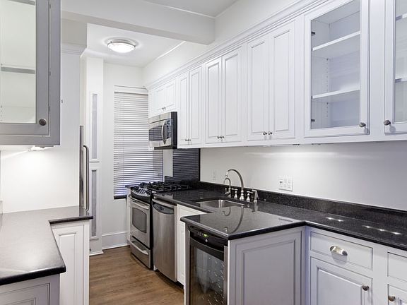 5th image of 215 W 78th St APT 1D