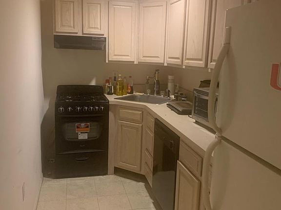 3rd image of 239 Orchard St #2G