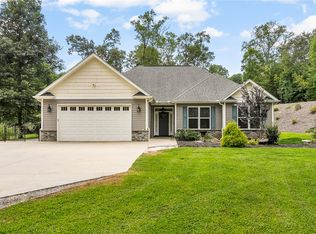 6 Silverbush Ln, Marietta, SC 29661