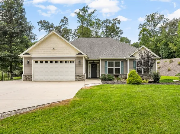 6 Silverbush Ln, Marietta, SC 29661