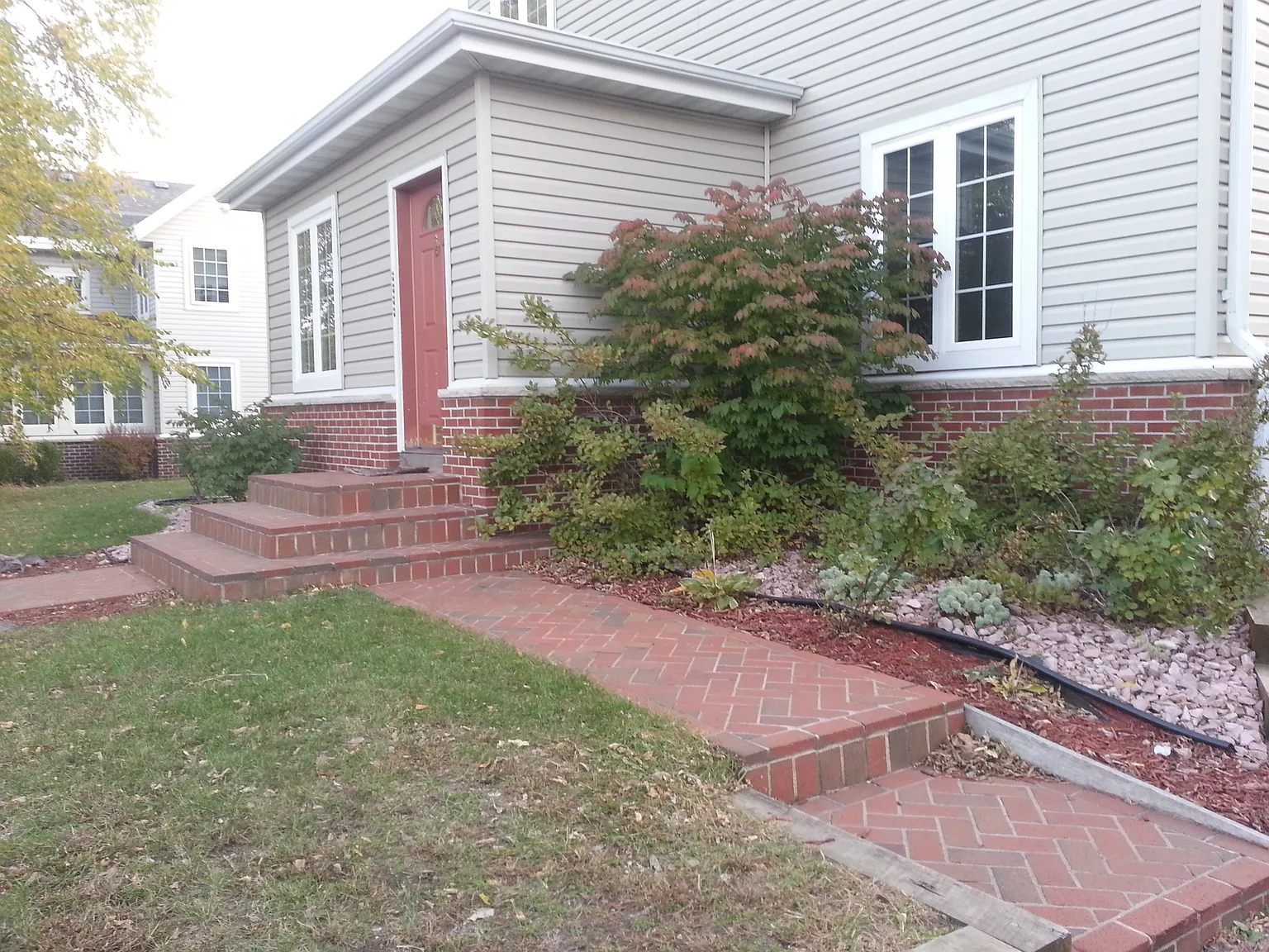 320 4th St SE — Photo 2