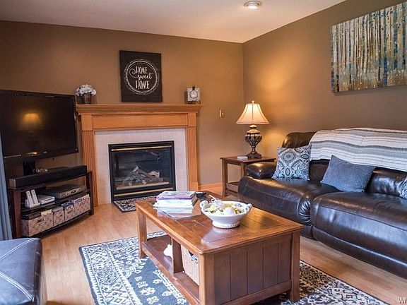 3rd image of 3363 Creekview Dr