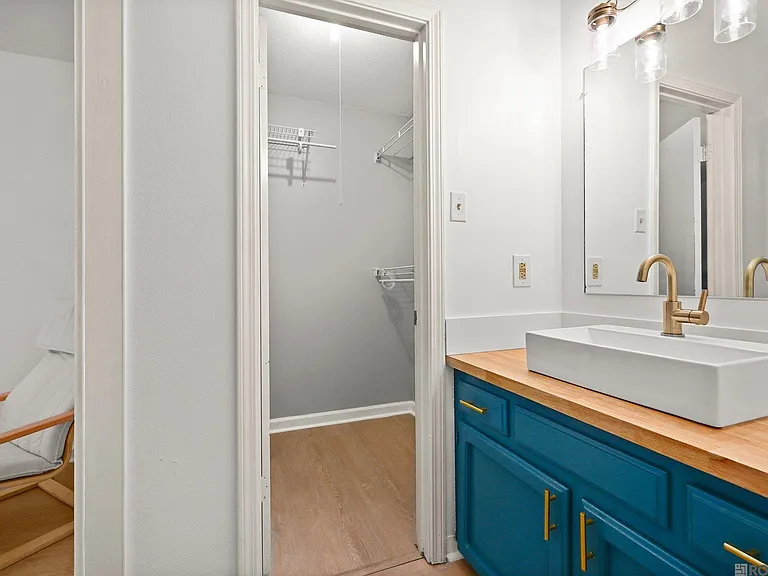 981 Ridgepoint Ct — Photo 17