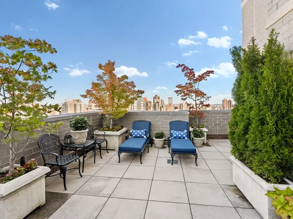 400 East 70th Street image 9 of 21