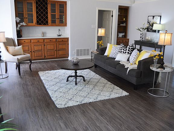 2nd image of 201 Heritage Cir