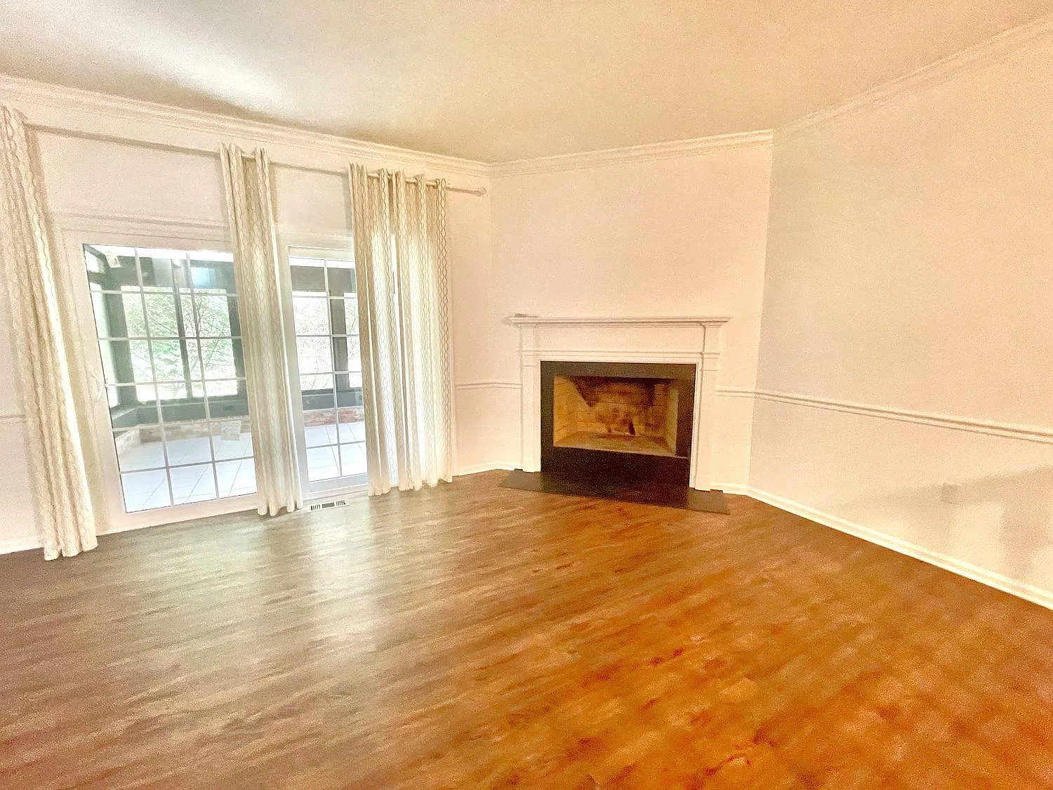3 bed, 2.5 bath, 1702 sqft, $2,650 — Photo 4