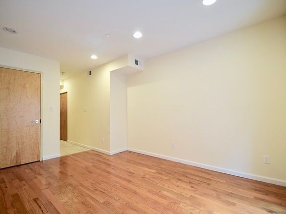 4th image of 369 W 126th St #2A