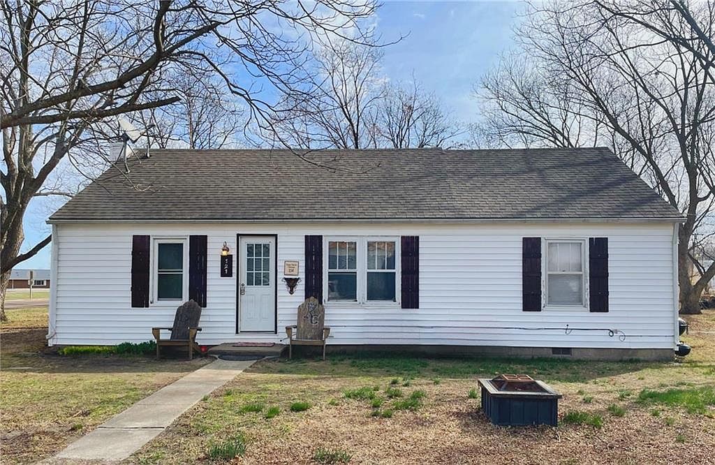 137 E Front St, Prescott, KS 66767 | Zillow