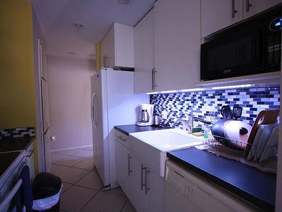 3rd image of 2307 N Congress Ave APT 27