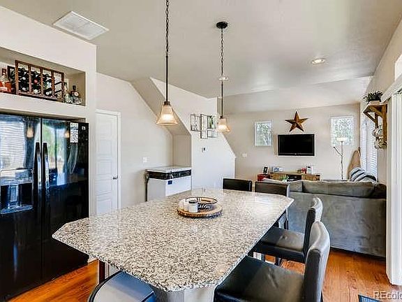 2nd image of 4300 Elegant St