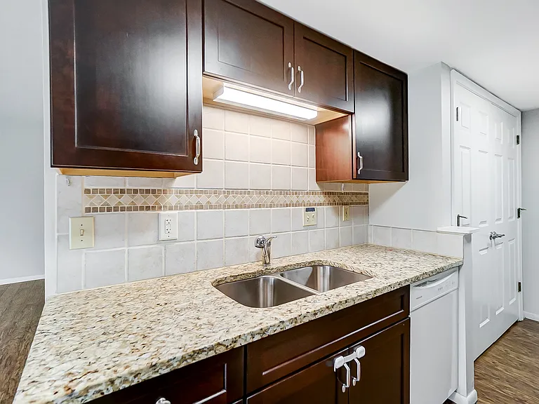 1804 Cliffview Ln — Photo 19