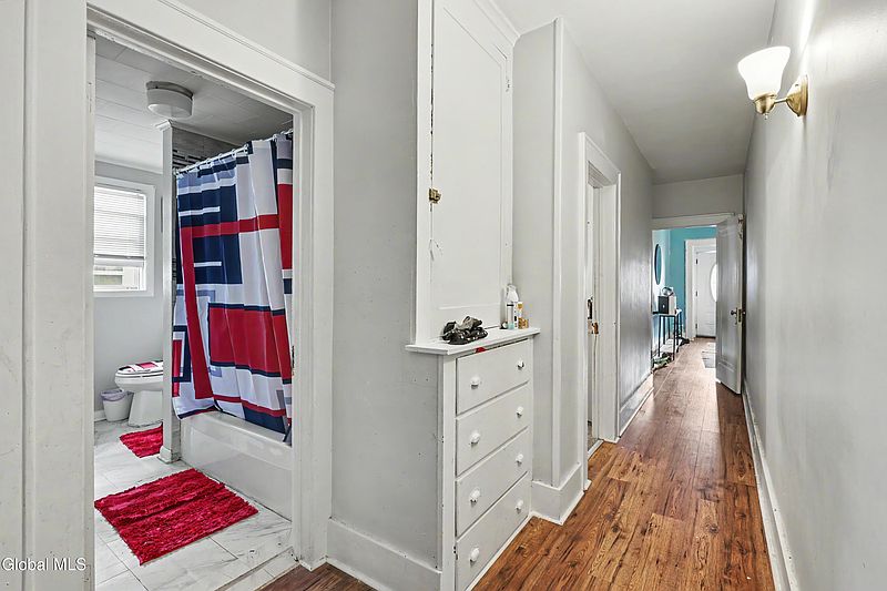 4th image of 10 Arnold Avenue