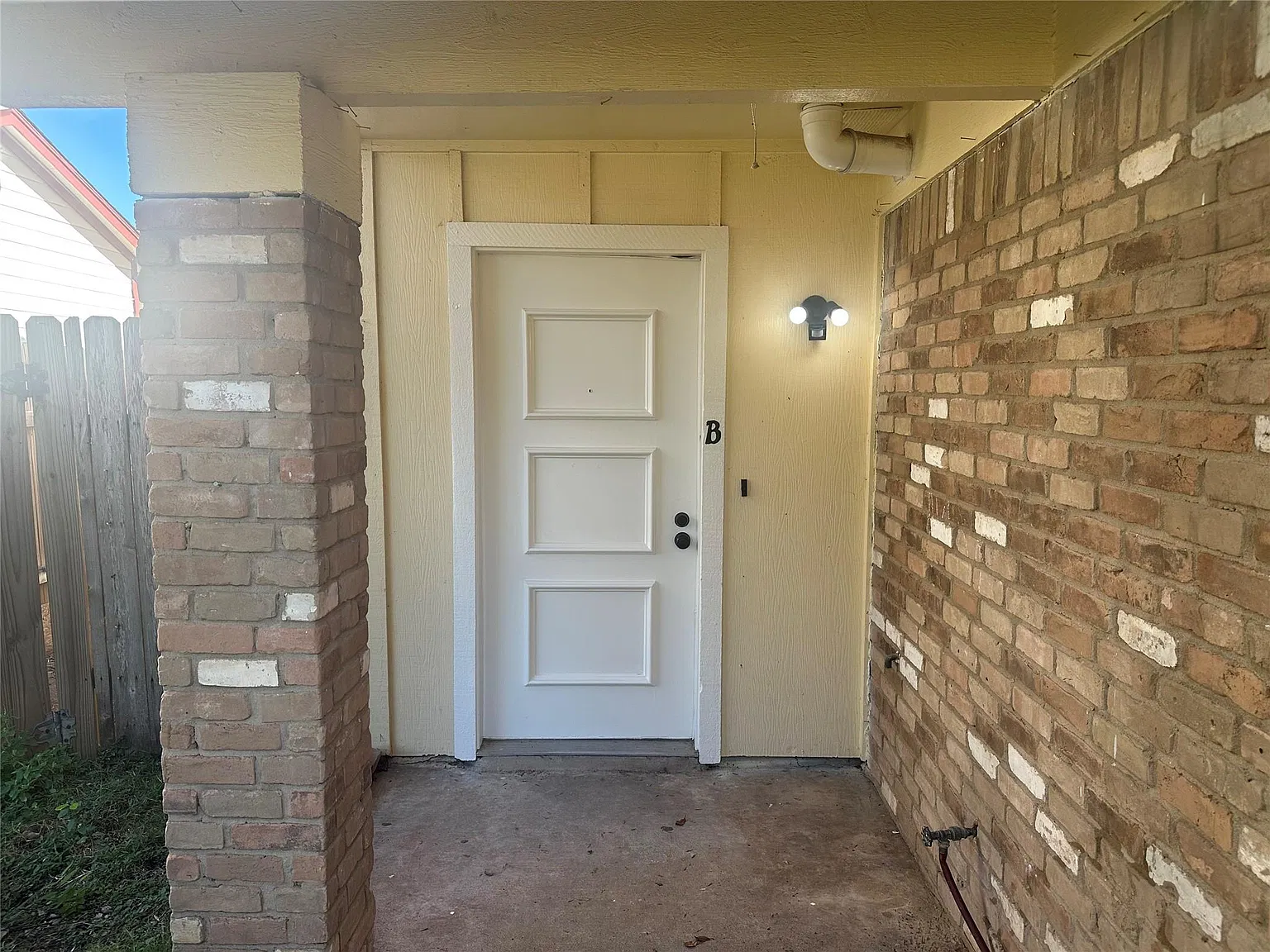 3 bed, 1.5 bath, 2062 sqft, $1,850 — Photo 2