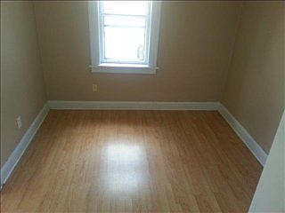 4th image of 744 Sanford St
