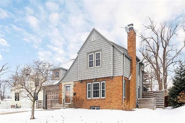 2nd image of 202 Forest Dr SE