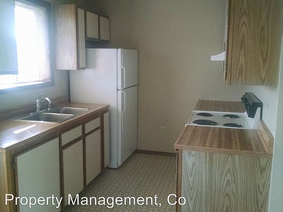 3rd image of 1528 S Reserve St APT 3