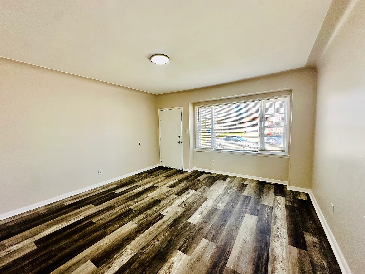 3 bed, 1260 sqft, $1,800 — Photo 3