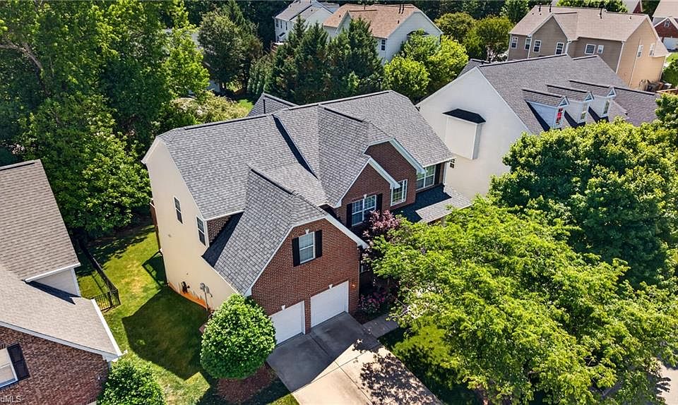 1st image of 3806 Bridlington Dr
