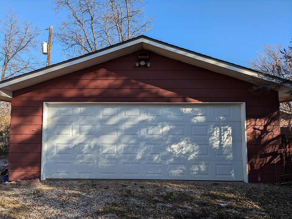 2nd image of 726 Vivian St