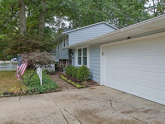 4th image of 5012 Hollyview Dr