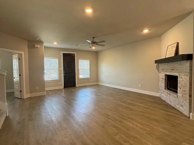 640 The Cottages Dr — Photo 14