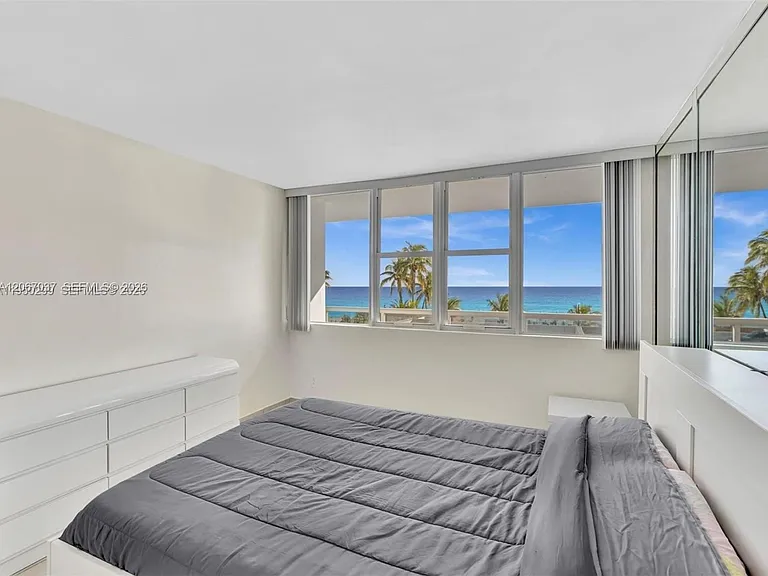 3140 S Ocean Dr #206 — Photo 31