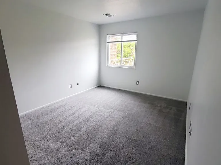 Sugarbush Apartments — Photo 156