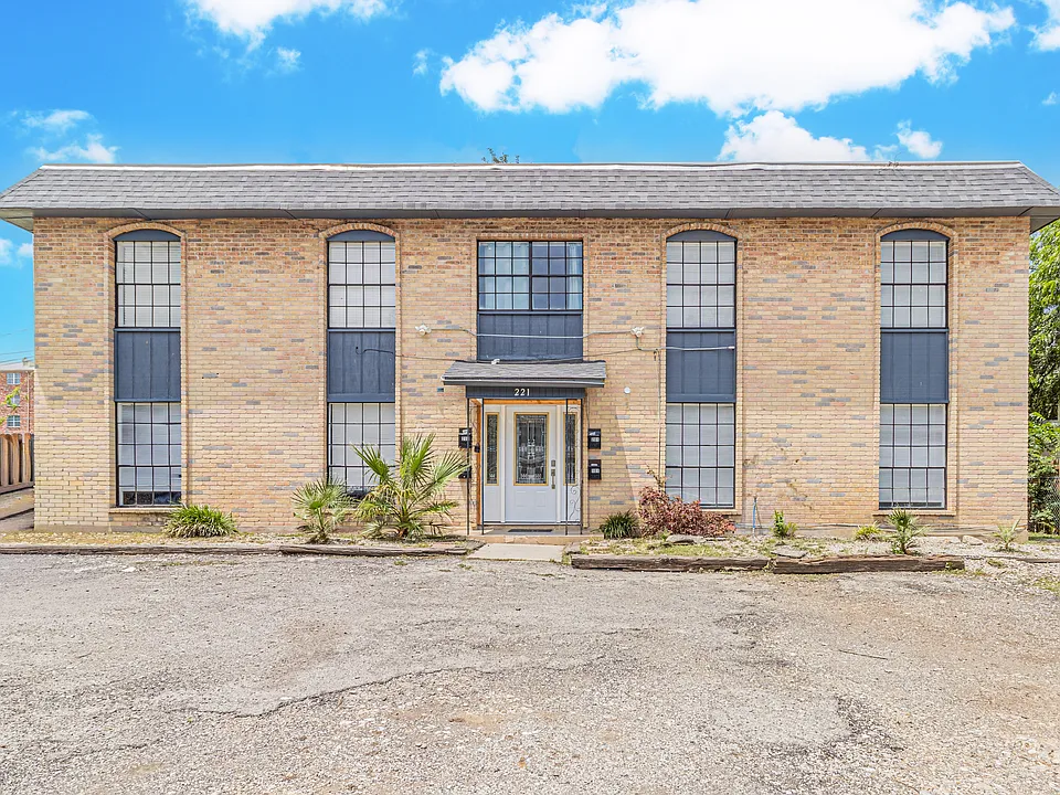 221 E Craig Pl #1