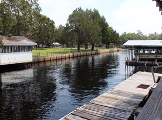 303 Magnolia Dr SE, Steinhatchee, FL 32359