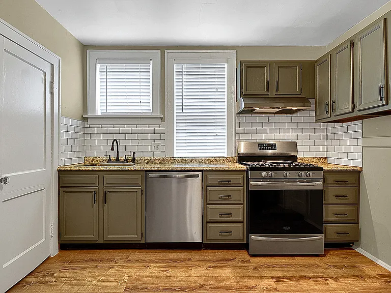 (801) 7009 Amherst Ave — Photo 8