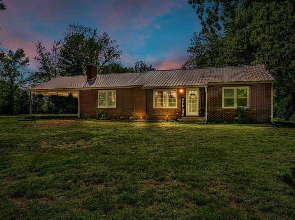 1025 Greenwood Rd, Charlotte, TN 37036