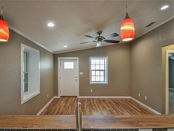 5th image of 460 W Elm St