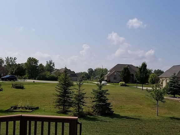 3rd image of 8386 N Oaks Ct