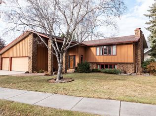 208 Plain Hills Dr, Grand Forks, ND 58201