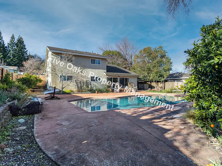 2815 Stanford Ln — Photo 26