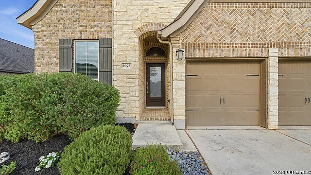 3 bed, 2.0 bath, 1939 sqft, $2,100 — Photo 3