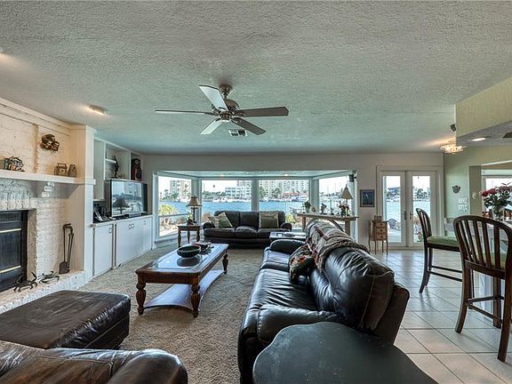 4th image of 265 Bayside Dr