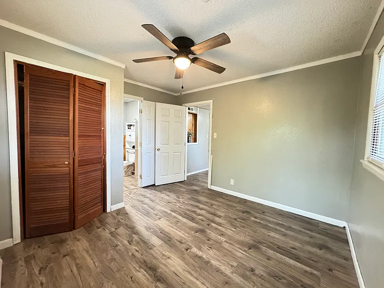 1240 E Walnut St — Photo 19