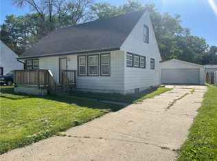 2325 Reynolds Ln, Des Moines, IA 50317