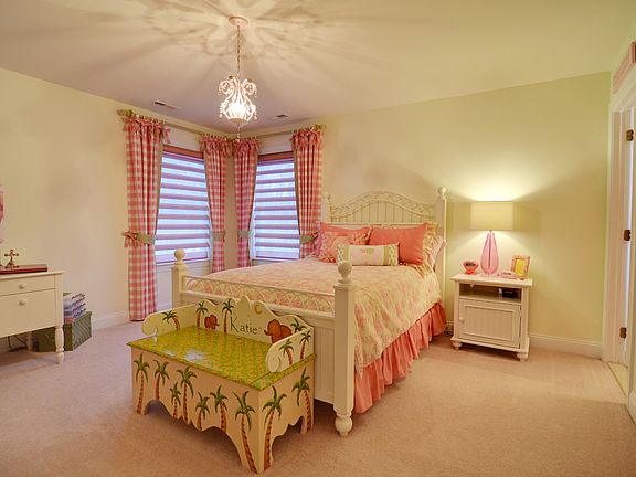 3rd image of 7 Cannon Hill Ln