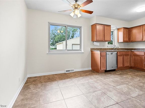 3rd image of 5928 Sweet Birch Dr