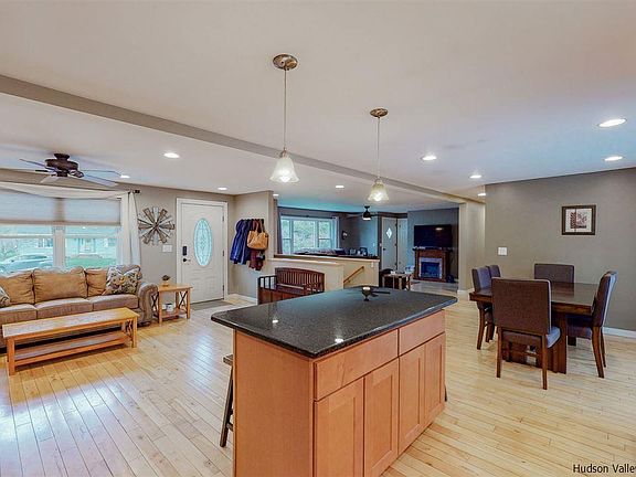 5th image of 127 Barclay Ln
