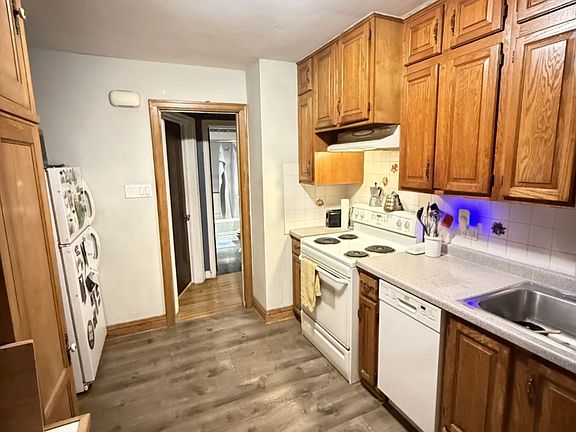 3rd image of 2924 33rd Ave S APT 1