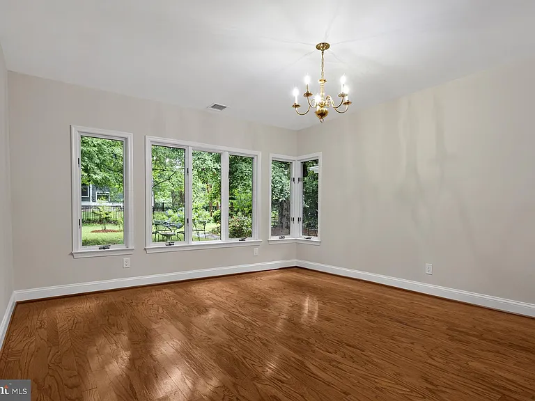 8023 Washington Ave — Photo 12