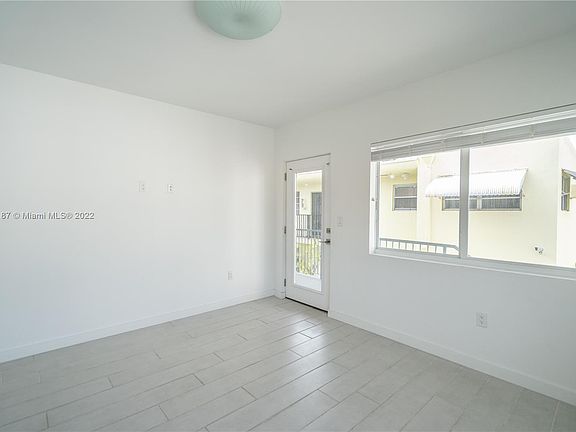 5th image of 740 Meridian Ave #28